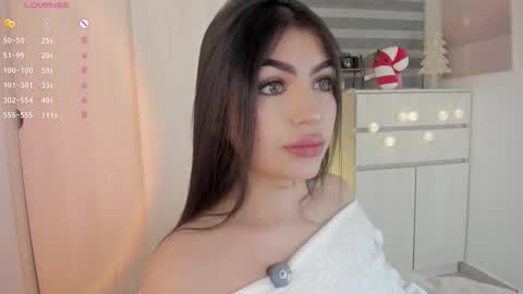 Snapshot of emily_kenner chatting on December 17, 9:26 am EmilyKenner Independent model online show from December 17, 9:26 am