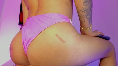 Snapshot of emily_lady20 chatting on February 22, 10:18 am emily lady20 Independient modelIndependiente online show from February 22, 10:18 am