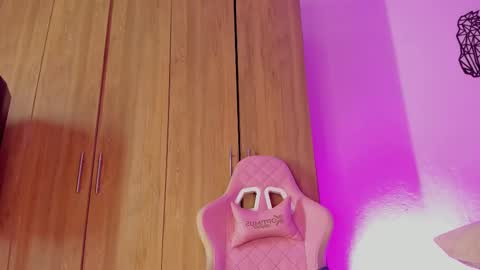 Snapshot of emily_lady20 chatting on March 4, 11:29 am emily lady20 Independient modelIndependiente online show from March 4, 11:29 am