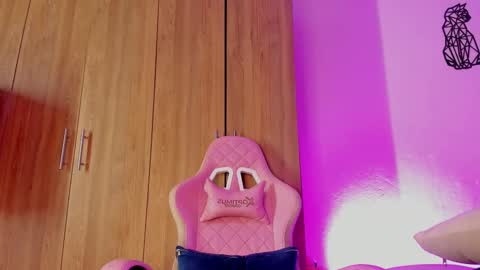 Snapshot of emily_lady20 chatting on March 6, 11:58 am emily lady20 Independient modelIndependiente online show from March 6, 11:58 am