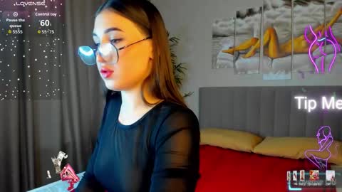 Snapshot of emily_lews chatting on March 4, 1:33 am Emily online show from March 4, 1:33 am