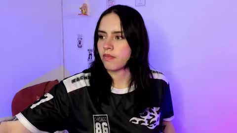 Snapshot of emily_lindey_ chatting on February 14, 4:42 am Emily Lindey online show from February 14, 4:42 am