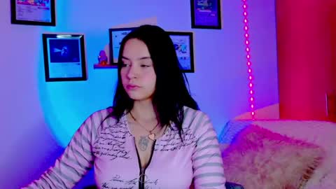 Snapshot of emily_lindey_ chatting on July 23, 7:17 am Emily Lindey online show from July 23, 7:17 am
