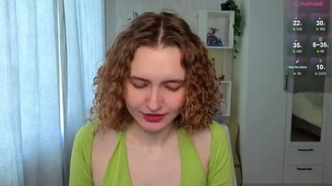 Snapshot of emily_lune chatting on June 22, 2:24 am Emily online show from June 22, 2:24 am