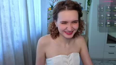 Snapshot of emily_lune chatting on June 27, 4:17 am Emily online show from June 27, 4:17 am