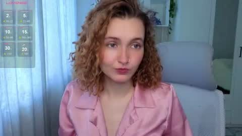 Snapshot of emily_lune chatting on July 19, 5:44 am Emily online show from July 19, 5:44 am
