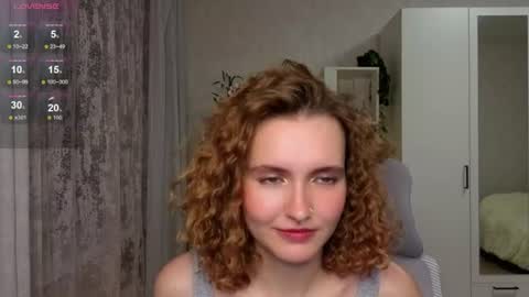 Snapshot of emily_lune chatting on July 19, 5:49 pm Emily online show from July 19, 5:49 pm