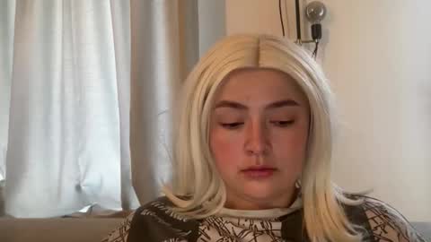 emily_morning_dew online show from February 18, 7:26 am