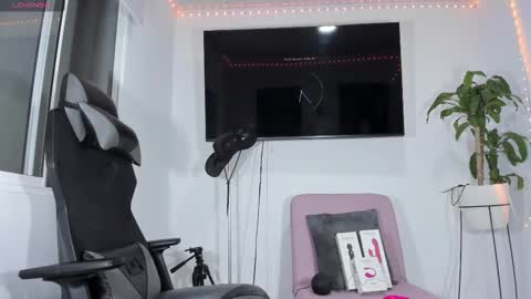 emily_palmeer online show from December 5, 10:35 am