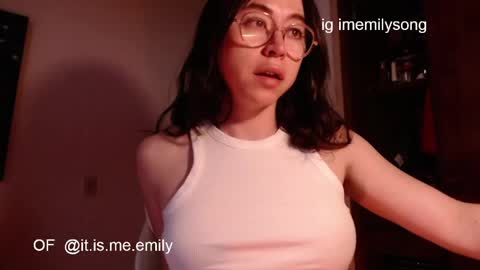Snapshot of emily_pearl_ chatting on April 27, 10:41 pm emily_pearl_ online show from April 27, 10:41 pm