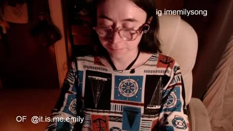Snapshot of emily_pearl_ chatting on May 27, 1:57 am emily_pearl_ online show from May 27, 1:57 am