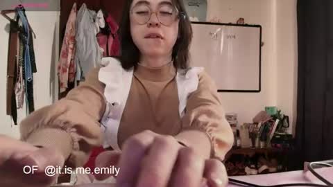 Snapshot of emily_pearl_ chatting on July 21, 5:48 pm emily_pearl_ online show from July 21, 5:48 pm