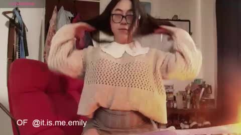 Snapshot of emily_pearl_ chatting on July 22, 5:38 pm emily_pearl_ online show from July 22, 5:38 pm