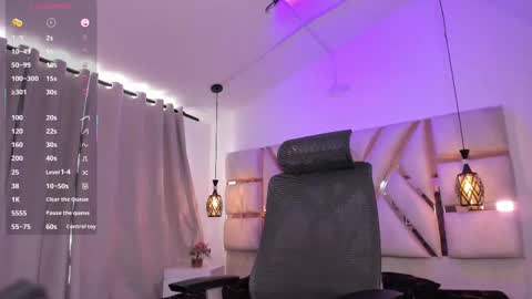 Snapshot of emily_roousee chatting on November 22, 7:35 pm Emily online show from November 22, 7:35 pm