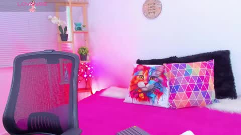 Snapshot of emily_sanderss1 chatting on February 22, 10:20 pm Emily online show from February 22, 10:20 pm