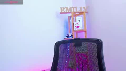 Snapshot of emily_sanderss1 chatting on October 23, 1:54 pm Emily online show from October 23, 1:54 pm