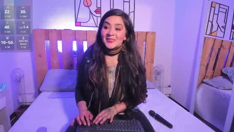 Snapshot of emily_sartre chatting on May 4, 8:16 pm Emilly online show from May 4, 8:16 pm