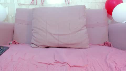 Snapshot of emily_sejmet chatting on February 14, 12:18 am SEJMET LOVE online show from February 14, 12:18 am