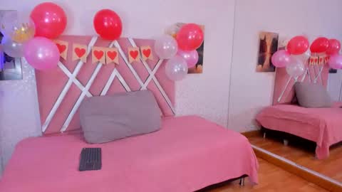 Snapshot of emily_sejmet chatting on February 15, 1:46 am SEJMET LOVE online show from February 15, 1:46 am