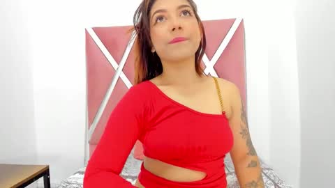 Snapshot of emily_sejmet chatting on February 21, 7:26 pm SEJMET LOVE online show from February 21, 7:26 pm