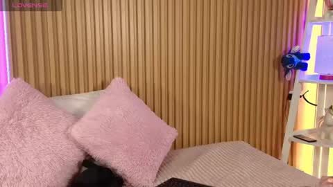 Snapshot of emily_sweett12 chatting on June 18, 12:09 pm Emily online show from June 18, 12:09 pm