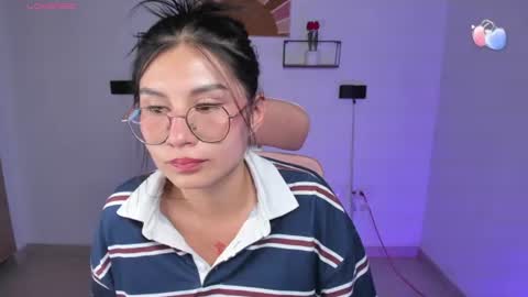Snapshot of emily_villamil_ chatting on June 26, 8:46 pm Emi online show from June 26, 8:46 pm