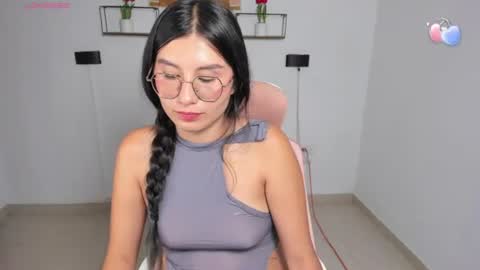 Snapshot of emily_villamil_ chatting on June 30, 10:44 pm Emi online show from June 30, 10:44 pm