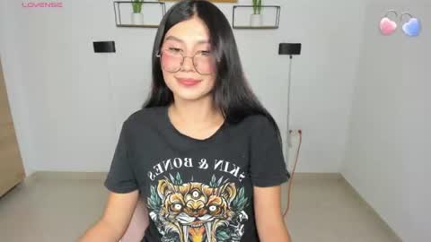 Snapshot of emily_villamil_ chatting on July 10, 9:39 pm Emi online show from July 10, 9:39 pm