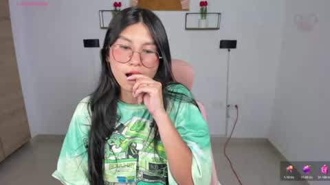 Snapshot of emily_villamil_ chatting on July 25, 11:46 pm Emi online show from July 25, 11:46 pm