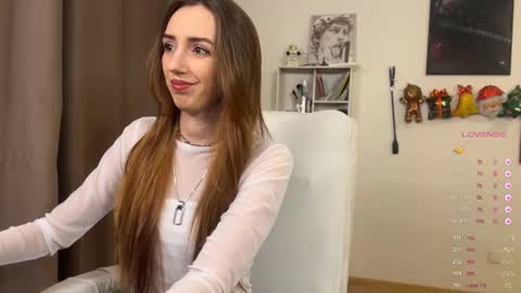 Snapshot of emily_w0w_ chatting on December 15, 4:11 pm Lia online show from December 15, 4:11 pm