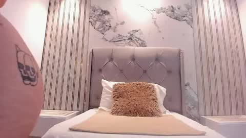  E M Y L Y  online show from April 14, 12:44 pm