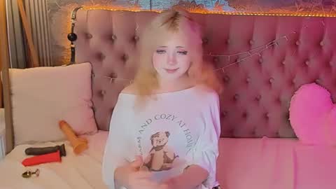 Snapshot of emilyangels chatting on June 11, 6:55 am Baby Emelli online show from June 11, 6:55 am