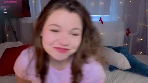 Snapshot of emilyart_ chatting on March 3, 4:18 am artist Emily online show from March 3, 4:18 am
