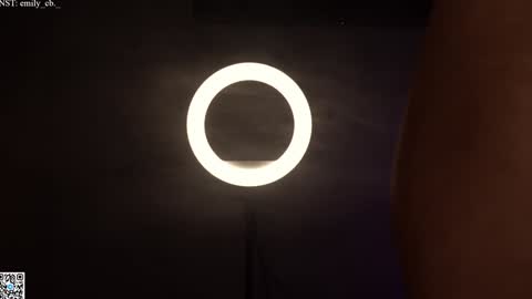 Snapshot of emilybatee chatting on December 6, 10:52 pm emilybatee online show from December 6, 10:52 pm