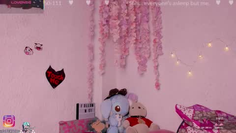 Snapshot of emilycollei chatting on November 12, 3:45 pm Emily online show from November 12, 3:45 pm