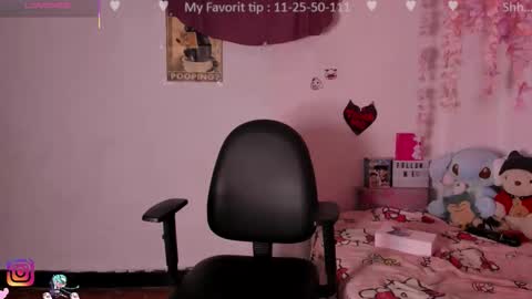 Snapshot of emilycollei chatting on November 21, 3:27 am Emily online show from November 21, 3:27 am