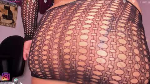 Snapshot of emilycollei chatting on November 24, 4:51 pm Emily online show from November 24, 4:51 pm