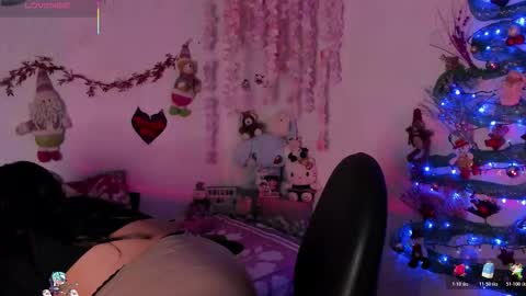 Snapshot of emilycollei chatting on December 5, 6:00 am Emily online show from December 5, 6:00 am