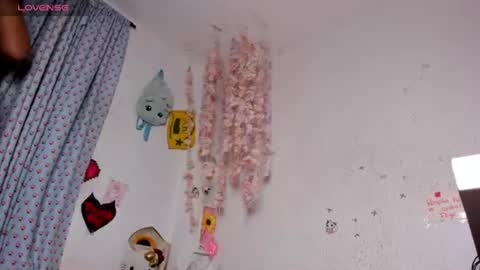 Snapshot of emilycollei chatting on July 19, 6:39 am Emily online show from July 19, 6:39 am