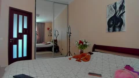 Snapshot of emilycruz4u chatting on February 20, 9:21 am emilycruz4u online show from February 20, 9:21 am