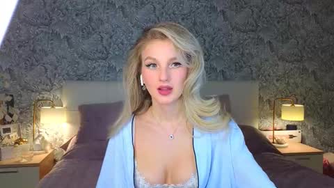 Snapshot of emilydancee chatting on March 4, 3:18 pm emilydancee online show from March 4, 3:18 pm