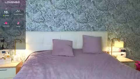 emilydancee online show from May 22, 5:14 am