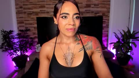 Snapshot of emilyfitness8 chatting on December 18, 10:05 pm emily online show from December 18, 10:05 pm