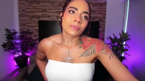 Snapshot of emilyfitness8 chatting on January 7, 9:28 pm emily online show from January 7, 9:28 pm