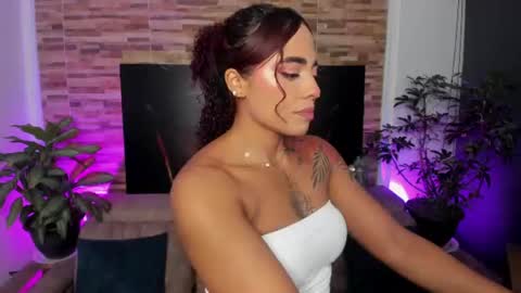 Snapshot of emilyfitness8 chatting on June 11, 2:53 am emily online show from June 11, 2:53 am