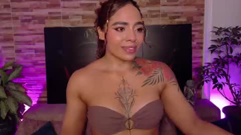 Snapshot of emilyfitness8 chatting on August 3, 11:52 pm emily online show from August 3, 11:52 pm