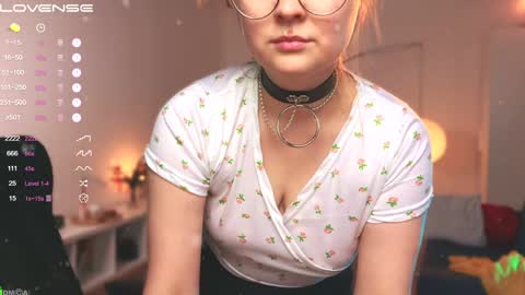 Snapshot of emilyforelsket chatting on December 21, 12:38 pm Emily online show from December 21, 12:38 pm