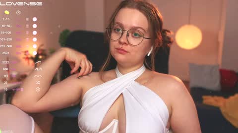 Snapshot of emilyforelsket chatting on December 21, 3:53 pm Emily online show from December 21, 3:53 pm