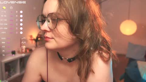 Snapshot of emilyforelsket chatting on December 22, 12:27 pm Emily online show from December 22, 12:27 pm