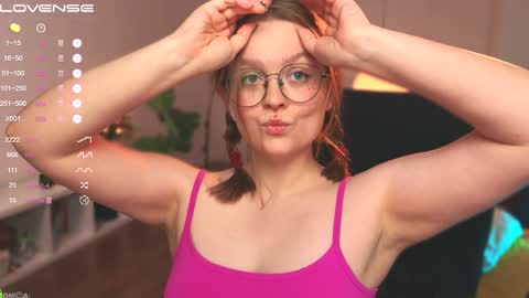 Snapshot of emilyforelsket chatting on December 23, 1:03 pm Emily online show from December 23, 1:03 pm